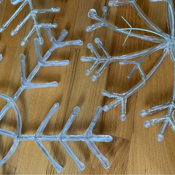 Bundle of 6 LARGE hanging decorative snowflakes - Picture 6 of 12